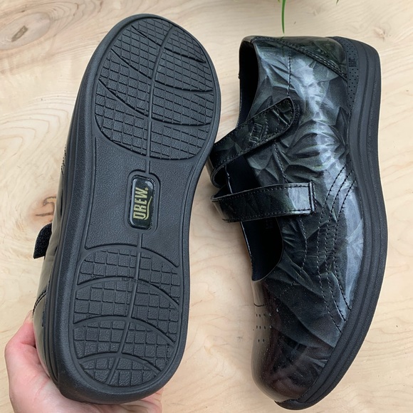 Drew woman’s NWT shoes - Picture 7 of 10